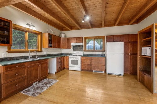 3492 Blackwater Road, D'Arcy, BC 