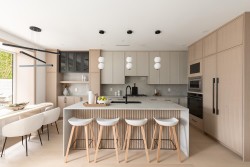 2-475 20th Avenue W Vancouver, BC V5Y 2C7