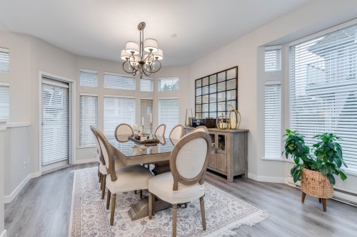 4-233 6Th Street E, North Vancouver, BC 