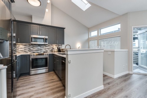 4-233 6Th Street E, North Vancouver, BC 