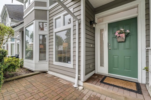 4-233 6Th Street E, North Vancouver, BC 