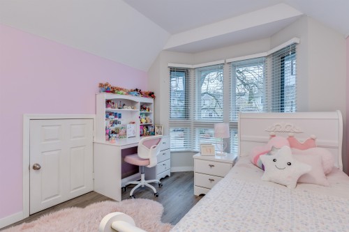 4-233 6Th Street E, North Vancouver, BC 