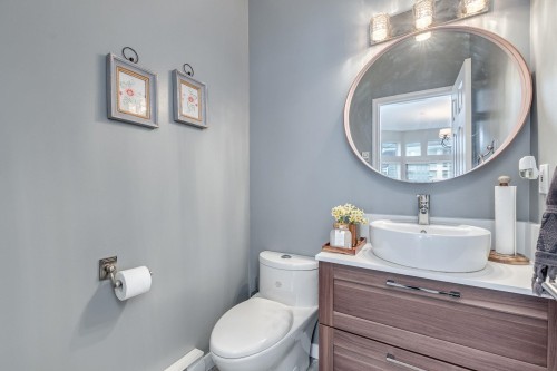 4-233 6Th Street E, North Vancouver, BC 