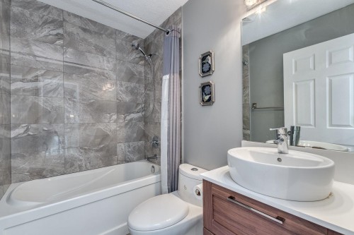 4-233 6Th Street E, North Vancouver, BC 