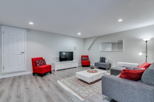 4-233 6Th Street E, North Vancouver, BC 