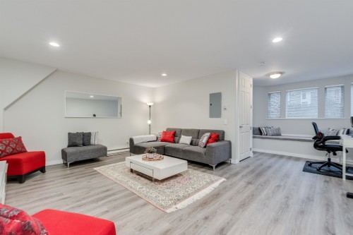 4-233 6Th Street E, North Vancouver, BC 