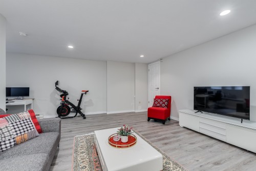 4-233 6Th Street E, North Vancouver, BC 