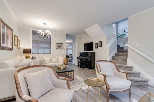 4-233 6Th Street E, North Vancouver, BC 