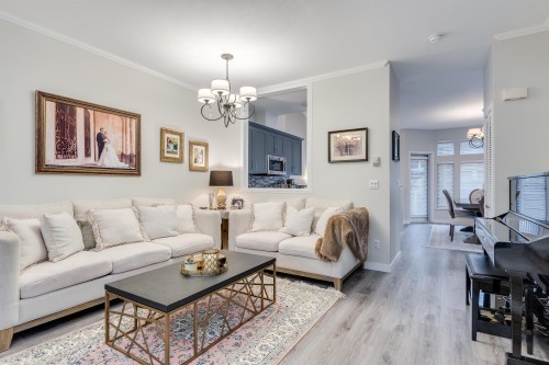 4-233 6Th Street E, North Vancouver, BC 