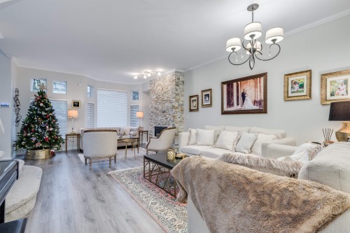 4-233 6Th Street E, North Vancouver, BC 