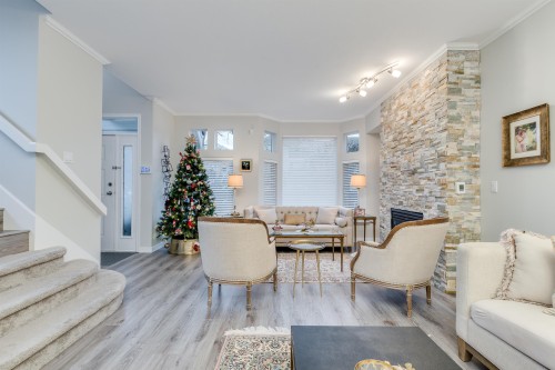 4-233 6Th Street E, North Vancouver, BC 