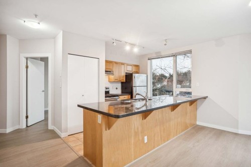 305-1688 Cypress Street, Vancouver, BC 