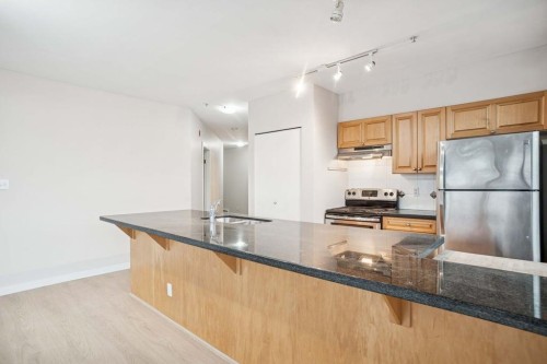 305-1688 Cypress Street, Vancouver, BC 