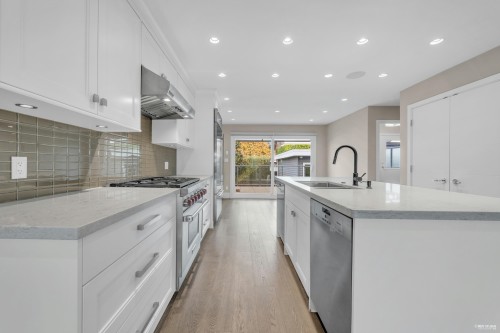 1251 Clyde Avenue, West Vancouver, BC 