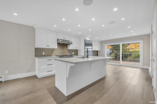 1251 Clyde Avenue, West Vancouver, BC 