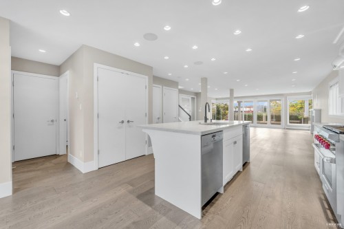 1251 Clyde Avenue, West Vancouver, BC 