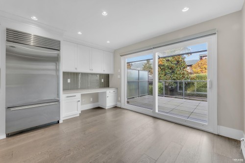 1251 Clyde Avenue, West Vancouver, BC 