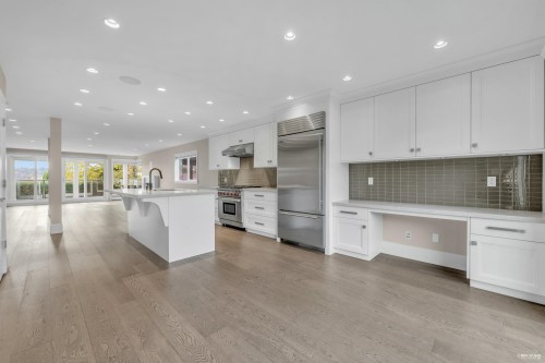 1251 Clyde Avenue, West Vancouver, BC 