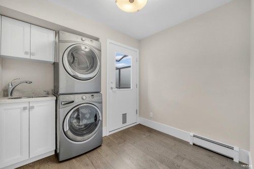 1251 Clyde Avenue, West Vancouver, BC 