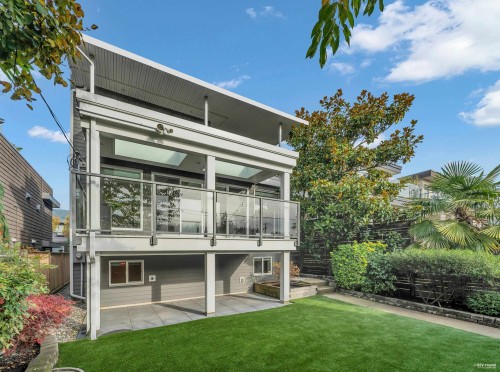 1251 Clyde Avenue, West Vancouver, BC 