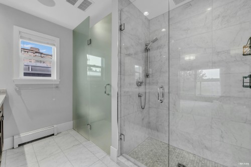 1251 Clyde Avenue, West Vancouver, BC 