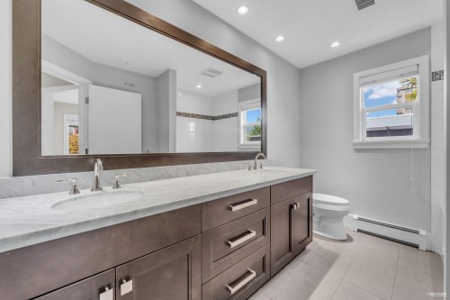 1251 Clyde Avenue, West Vancouver, BC 