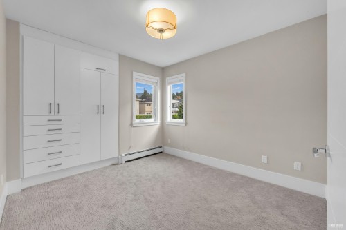 1251 Clyde Avenue, West Vancouver, BC 