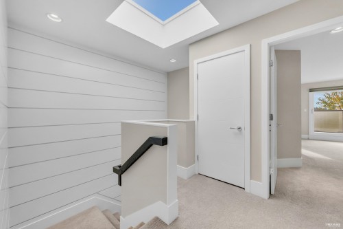 1251 Clyde Avenue, West Vancouver, BC 