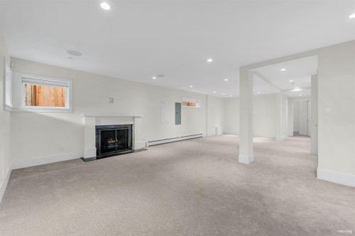 1251 Clyde Avenue, West Vancouver, BC 