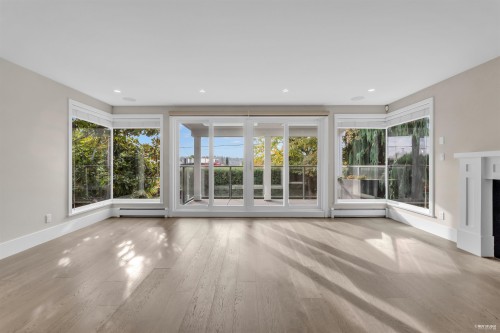 1251 Clyde Avenue, West Vancouver, BC 