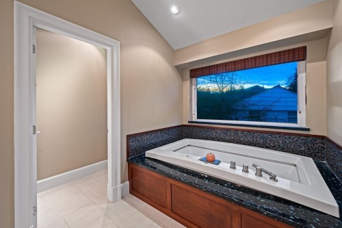 1116 Lawson Avenue, West Vancouver, BC 