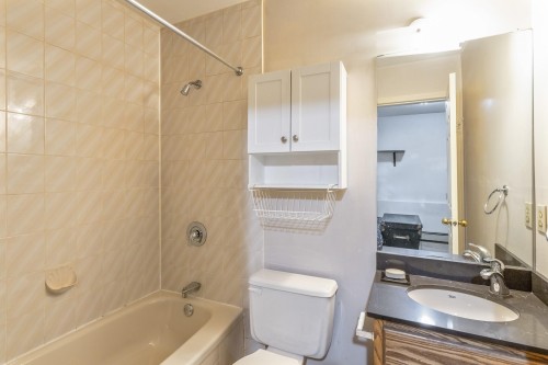 2586 8Th Avenue W, Vancouver, BC 