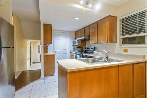 2586 8Th Avenue W, Vancouver, BC 