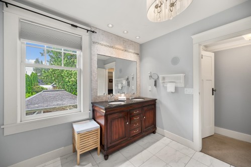 922 Fifth Street, New Westminster, BC 