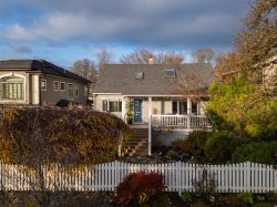 231 40th Avenue E Vancouver, BC V5W 1L7