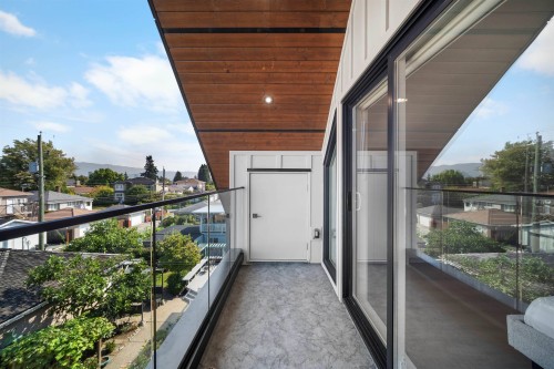 2-3563 25Th Avenue E, Vancouver, BC 