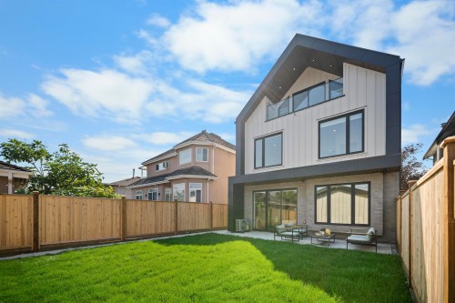 2-3563 25Th Avenue E, Vancouver, BC 