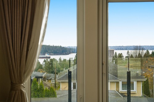 1468 Kings Avenue, West Vancouver, BC 