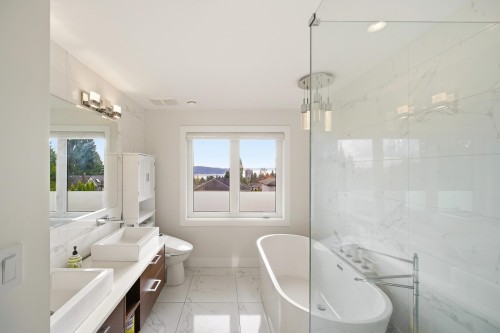 1468 Kings Avenue, West Vancouver, BC 