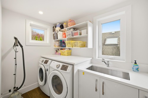 1468 Kings Avenue, West Vancouver, BC 