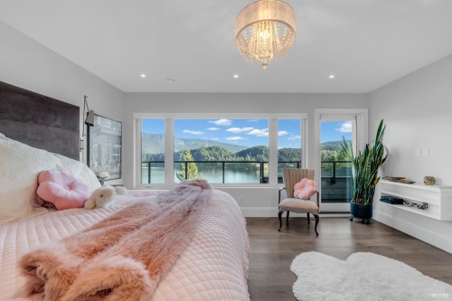 1812 Cardinal Crescent, North Vancouver, BC 