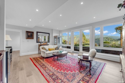 1812 Cardinal Crescent, North Vancouver, BC 