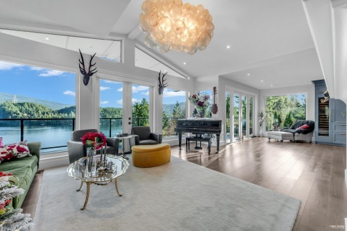 1812 Cardinal Crescent, North Vancouver, BC 