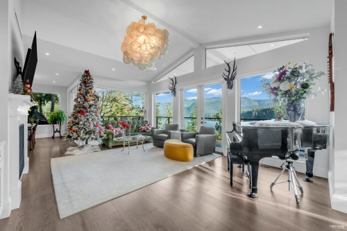 1812 Cardinal Crescent, North Vancouver, BC 