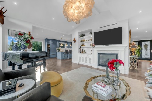 1812 Cardinal Crescent, North Vancouver, BC 