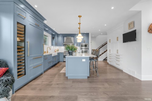 1812 Cardinal Crescent, North Vancouver, BC 