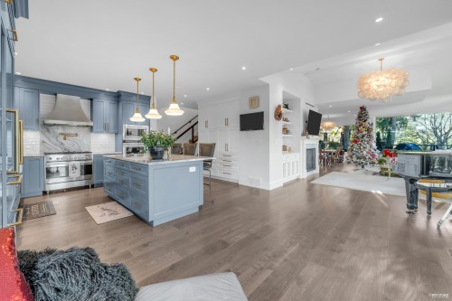 1812 Cardinal Crescent, North Vancouver, BC 