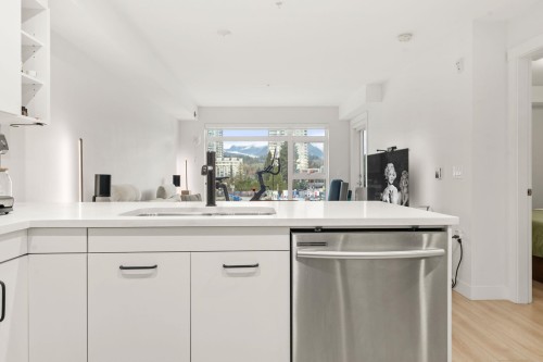 402-1519 Crown Street, Vancouver, BC 