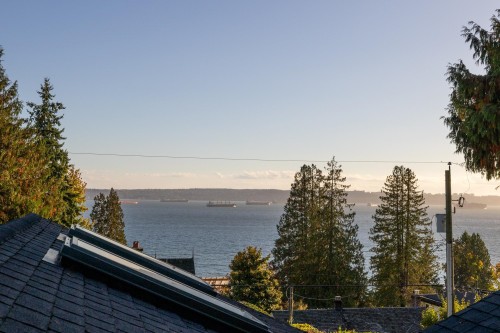 2623 Lawson Avenue, West Vancouver, BC 