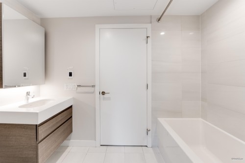 701-6463 Silver Avenue, Burnaby, BC 